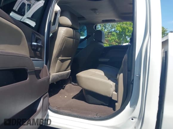 ✅ 2018 Chevrolet Silverado 1500 LTZ • VIN: 3GCUKSEC6JG639653 • Lot: 42800397. Wystawiony na IAAI z przebiegiem 62 676 mil. Bezpłatny archiwum sprzedaży aukcyjnych z USA i szczegółowy raport historii pojazdu na DreamBid. Zdjęcie 8.