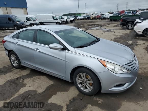✅ 2011 Hyundai Sonata GLS • VIN: 5NPEB4AC1BH253723 • Lot: 69207614. Listed on Copart with 130,745 mi. Free auction sales archive from the USA and detailed vehicle history report at DreamBid. Image 4.