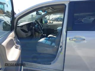 ✅ 2015 Toyota Sienna XLE • VIN: 5TDDK3DC8FS099187 • Lot: 43150936. Wystawiony na IAAI z przebiegiem 185 380 mil. Bezpłatny archiwum sprzedaży aukcyjnych z USA i szczegółowy raport historii pojazdu na DreamBid. Zdjęcie 5.