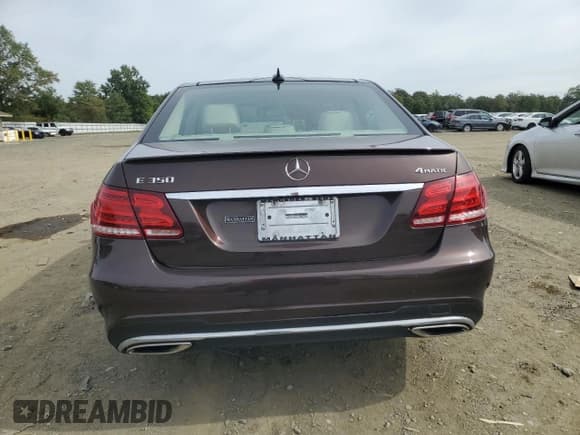 ✅ 2015 Mercedes-Benz E 350 Luxury • VIN: WDDHF8JB8FB125072 • Лот: 84438445. Опубликован ранее на Copart с пробегом 42 050 миль. Бесплатный доступ к архиву аукционных продаж из США и подробный отчёт об истории автомобиля на DreamBid. Изображение 6.