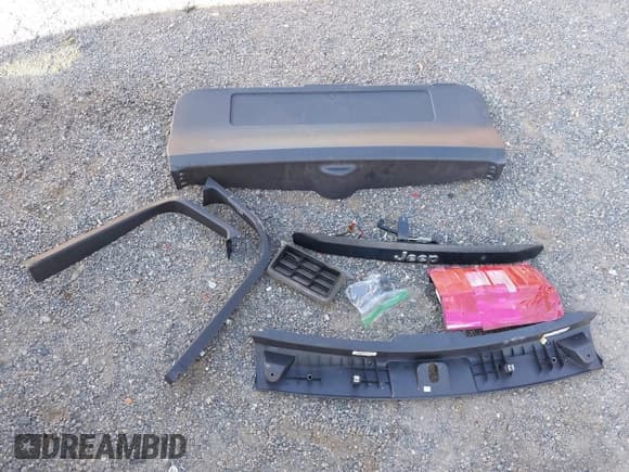 ✅ 2017 Jeep Patriot Sport • VIN: 1C4NJPBA2HD171158 • Лот: 43116854. Опубликован ранее на IAAI с пробегом 127 143 миль. Бесплатный доступ к архиву аукционных продаж из США и подробный отчёт об истории автомобиля на DreamBid. Изображение 12.