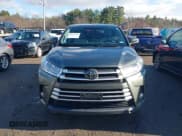 ✅ 2018 Toyota Highlander LE Plus • VIN: 5TDBZRFH7JS911151 • Lot: 43815593. Wystawiony na IAAI z przebiegiem 155 262 mil. Bezpłatny archiwum sprzedaży aukcyjnych z USA i szczegółowy raport historii pojazdu na DreamBid. Zdjęcie 12.