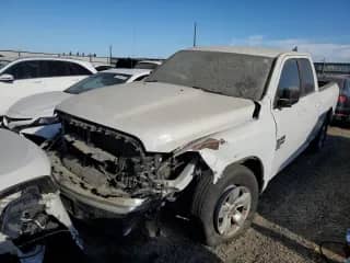 2019 Ram 1500 SLT z VIN 1C6RR6GG7KS633130, wystawiony jako Copart lot #67457535 z przebiegiem 63 045 mil mil oraz Szkoda całkowita • Salvage title. Historia ofert i sprzedaży dostępna na DreamBid. Obrazek 1.