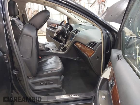 ✅ 2011 Lincoln MKX • VIN: 2LMDJ8JK0BBJ21139 • Lot: 43638480. Listed on IAAI with 184,871 mi. Free auction sales archive from the USA and detailed vehicle history report at DreamBid. Image 5.