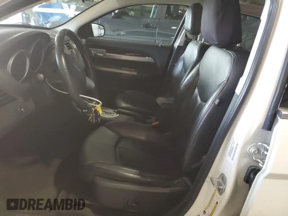 ✅ 2010 Chrysler Sebring Limited • VIN: 1C3CC5FD9AN194550 • Lot: 85696565. Wystawiony na Copart z przebiegiem 87 593 mil. Bezpłatny archiwum sprzedaży aukcyjnych z USA i szczegółowy raport historii pojazdu na DreamBid. Zdjęcie 7.