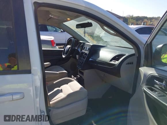 ✅ 2017 Dodge Grand Caravan SE • VIN: 2C4RDGBG2HR612880 • Lot: 43218794. Wystawiony na IAAI z przebiegiem 132 005 mil. Bezpłatny archiwum sprzedaży aukcyjnych z USA i szczegółowy raport historii pojazdu na DreamBid. Zdjęcie 5.