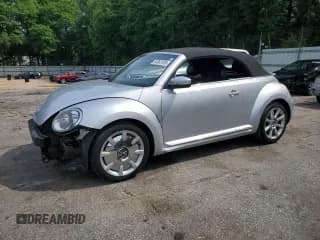 ✅ 2013 Volkswagen Beetle 2.5L w/Sound/Nav • VIN: 3VW5P7AT4DM818754 • Lot: 54883105. Listed on Copart with 140,952 mi. Free auction sales archive from the USA and detailed vehicle history report at DreamBid. Image 1.