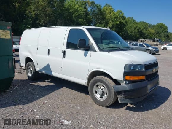 ✅ 2019 Chevrolet Express Cargo • VIN: 1GCWGAFG3K1216616 • Lot: 42992485. Wystawiony na IAAI z przebiegiem 116 996 mil. Bezpłatny archiwum sprzedaży aukcyjnych z USA i szczegółowy raport historii pojazdu na DreamBid. Zdjęcie 1.