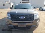 ✅ 2017 Ford Explorer Sport • VIN: 1FM5K8GT6HGD61925 • Lot: 53778785. Wystawiony na Copart z przebiegiem 102 635 mil. Bezpłatny archiwum sprzedaży aukcyjnych z USA i szczegółowy raport historii pojazdu na DreamBid. Zdjęcie 5.
