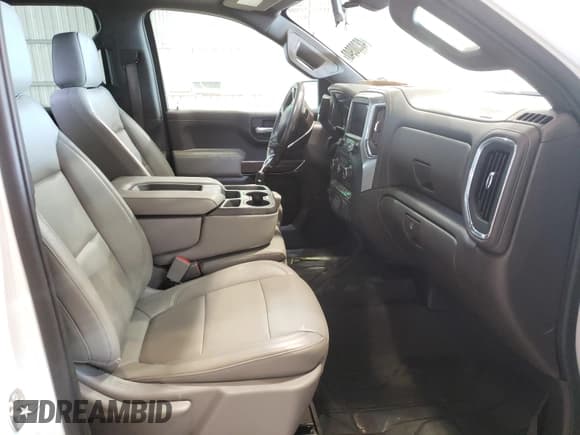 ✅ 2019 Chevrolet Silverado 1500 LT • VIN: 1GCPWCED0KZ141126 • Lot: 67843755. Wystawiony na Copart z przebiegiem 30 755 mil. Bezpłatny archiwum sprzedaży aukcyjnych z USA i szczegółowy raport historii pojazdu na DreamBid. Zdjęcie 5.