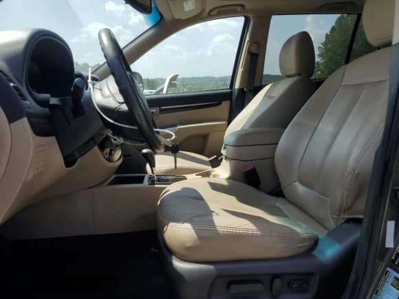 2012 Hyundai Santa Fe Limited с VIN 5XYZK4AG5CG154058, выставлен на аукционе Copart как лот 67898394 с пробегом 94 880 миль миль и Списание • Salvage title. История ставок и продаж доступна на DreamBid. Изображение 7.