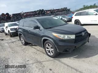 ✅ 2015 Toyota Highlander XLE • VIN: 5TDJKRFH5FS083365 • Lot: 43260209. Listed on IAAI with 215,701 mi. Free auction sales archive from the USA and detailed vehicle history report at DreamBid. Image 1.