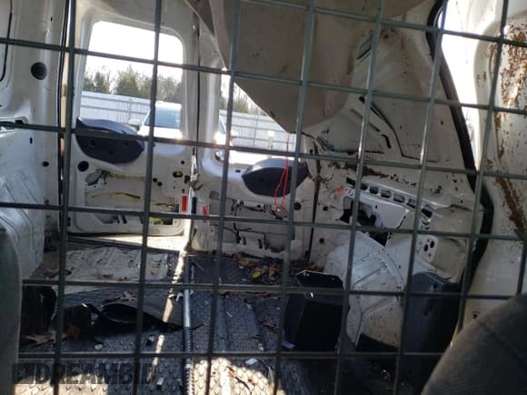 ✅ 2010 Ford Transit Connect XL • VIN: NM0LS7CN1AT008547 • Lot: 85105994. Wystawiony na Copart z przebiegiem 400 171 mil. Bezpłatny archiwum sprzedaży aukcyjnych z USA i szczegółowy raport historii pojazdu na DreamBid. Zdjęcie 10.