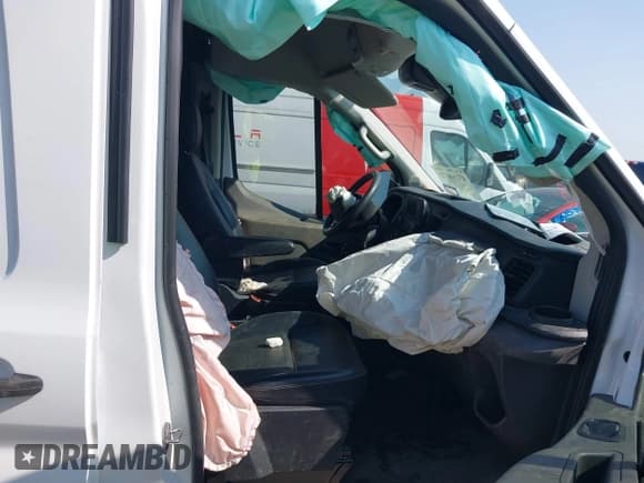 ✅ 2025 Ford Transit Cargo • VIN: 1FTBR1C8XSKA04313 • Lot: 43166073. Listed on IAAI with 13,152 mi. Free auction sales archive from the USA and detailed vehicle history report at DreamBid. Image 5.