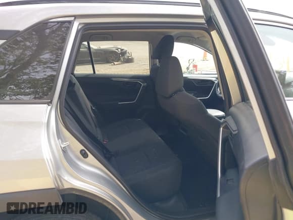 ✅ 2019 Toyota RAV4 LE • VIN: 2T3F1RFV0KW076864 • Лот: 43422144. Опубликован ранее на IAAI с пробегом 73 000 миль. Бесплатный доступ к архиву аукционных продаж из США и подробный отчёт об истории автомобиля на DreamBid. Изображение 8.