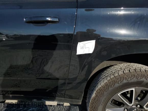 ✅ 2023 Chevrolet Suburban Z71 • VIN: 1GNSKDKD6PR561374 • Lot: 74335624. Wystawiony na Copart z przebiegiem 17 419 mil. Bezpłatny archiwum sprzedaży aukcyjnych z USA i szczegółowy raport historii pojazdu na DreamBid. Zdjęcie 13.