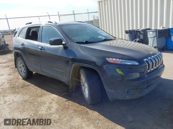 ✅ 2016 Jeep Cherokee Latitude • VIN: 1C4PJMCS7GW144460 • Lot: 40692482. Wystawiony na IAAI z przebiegiem 100 450 mil. Bezpłatny archiwum sprzedaży aukcyjnych z USA i szczegółowy raport historii pojazdu na DreamBid. Zdjęcie 1.