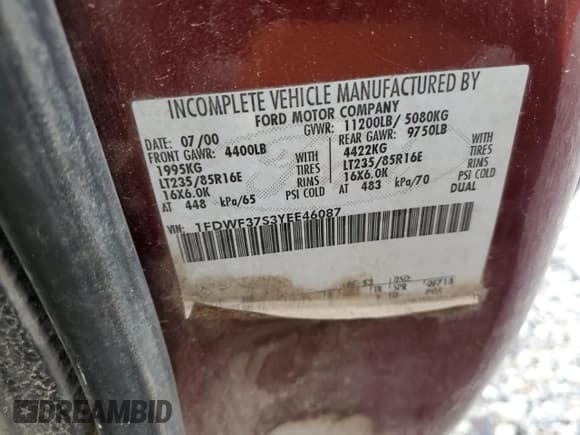 ✅ 2000 Ford F-350 XL • VIN: 1FDWF37S3YEE46087 • Lot: 89903395. Wystawiony na Copart z przebiegiem 165 690 mil. Bezpłatny archiwum sprzedaży aukcyjnych z USA i szczegółowy raport historii pojazdu na DreamBid. Zdjęcie 13.