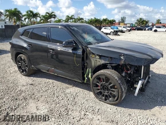 ✅ 2023 BMW XM • VIN: 5YM23CS0XP9S31984 • Lot: 77081273. Wystawiony na Copart z przebiegiem 890 mil. Bezpłatny archiwum sprzedaży aukcyjnych z USA i szczegółowy raport historii pojazdu na DreamBid. Zdjęcie 4.