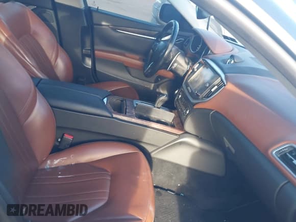 ✅ 2016 Maserati Ghibli S Q4 • VIN: ZAM57RTA0G1165931 • Lot: 43559362. Wystawiony na IAAI z przebiegiem 121 701 mil. Bezpłatny archiwum sprzedaży aukcyjnych z USA i szczegółowy raport historii pojazdu na DreamBid. Zdjęcie 5.