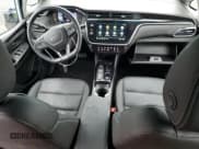 ✅ 2023 Chevrolet Bolt EV 2LT • VIN: 1G1FX6S09P4169595 • Lot: 57400355. Wystawiony na Copart z przebiegiem 8 545 mil. Bezpłatny archiwum sprzedaży aukcyjnych z USA i szczegółowy raport historii pojazdu na DreamBid. Zdjęcie 8.