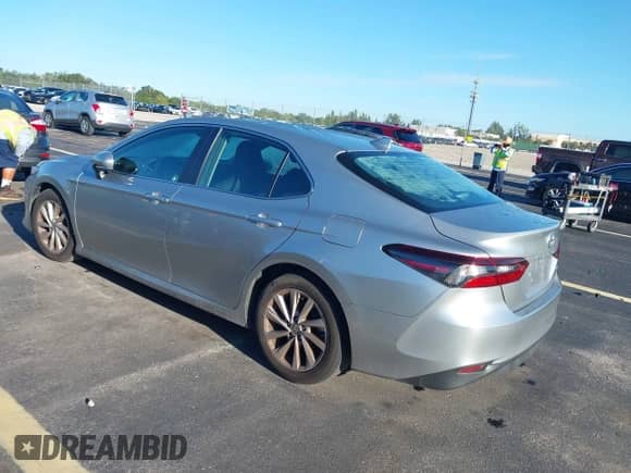 2023 Toyota Camry LE z VIN 4T1C11AK9PU144502, wystawiony jako IAAI lot #43307396 z przebiegiem 146 171 mil mil oraz . Historia ofert i sprzedaży dostępna na DreamBid. Obrazek 3.