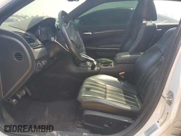 ✅ 2017 Chrysler 300 S • VIN: 2C3CCAGG6HH607724 • Lot: 60029575. Listed on Copart with 72,819 mi. Free auction sales archive from the USA and detailed vehicle history report at DreamBid. Image 7.