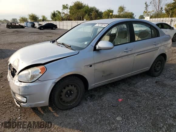 2009 Hyundai Accent L z VIN KMHCN45C89U293818, wystawiony jako Copart lot #74378814 z przebiegiem 224 573 mil mil oraz Czysty tytuł • Clean title. Historia ofert i sprzedaży dostępna na DreamBid. Obrazek 1.