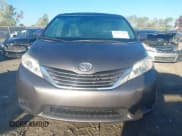 ✅ 2016 Toyota Sienna LE AAS • VIN: 5TDKK3DC3GS717170 • Лот: 43327309. Опубликован ранее на IAAI с пробегом 215 364 миль. Бесплатный доступ к архиву аукционных продаж из США и подробный отчёт об истории автомобиля на DreamBid. Изображение 12.