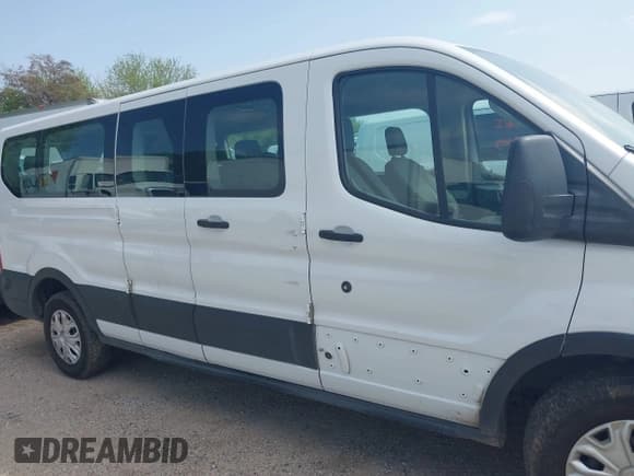 ✅ 2019 Ford Transit Passenger XL • VIN: 1FBZX2ZM2KKB65886 • Lot: 41911579. Wystawiony na IAAI z przebiegiem 56 785 mil. Bezpłatny archiwum sprzedaży aukcyjnych z USA i szczegółowy raport historii pojazdu na DreamBid. Zdjęcie 13.
