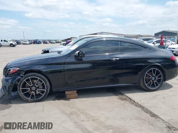 ✅ 2019 Mercedes-Benz C 300 • VIN: WDDWJ8DBXKF827124 • Lot: 42391477. Listed on IAAI with 72,546 mi. Free auction sales archive from the USA and detailed vehicle history report at DreamBid. Image 15.