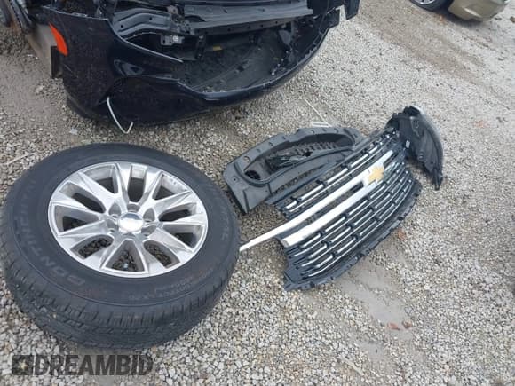 ✅ 2022 Chevrolet Suburban Premier • VIN: 1GNSKFKD4NR340736 • Lot: 40483126. Wystawiony na IAAI z przebiegiem 29 240 mil. Bezpłatny archiwum sprzedaży aukcyjnych z USA i szczegółowy raport historii pojazdu na DreamBid. Zdjęcie 12.