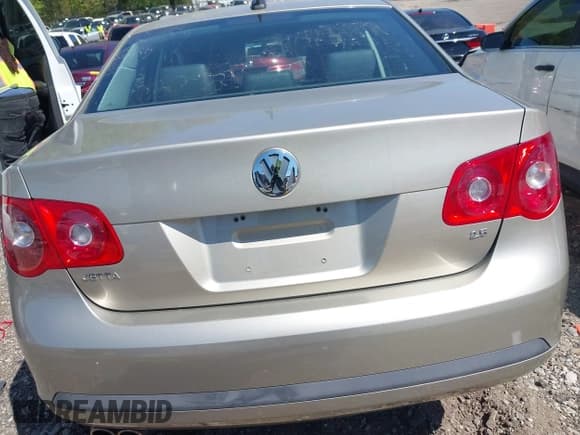 ✅ 2006 Volkswagen Jetta 2.5L • VIN: 3VWSG71K46M798471 • Лот: 41982917. Опубликован ранее на IAAI с пробегом 32 389 миль. Бесплатный доступ к архиву аукционных продаж из США и подробный отчёт об истории автомобиля на DreamBid. Изображение 16.