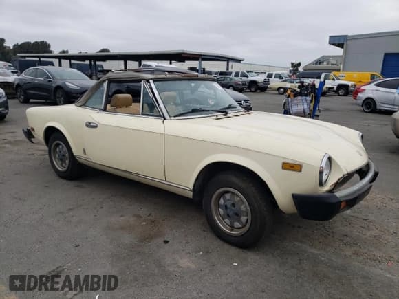 ✅ 1980 FIAT 124 Spider • VIN: 124CS000165091 • Lot: 72478654. Wystawiony na Copart z przebiegiem 10 397 mil. Bezpłatny archiwum sprzedaży aukcyjnych z USA i szczegółowy raport historii pojazdu na DreamBid. Zdjęcie 4.