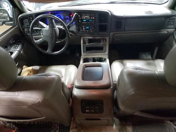 ✅ 2003 Chevrolet Suburban Z71 • VIN: 3GNFK16Z93G287796 • Лот: 49619325. Опубликован ранее на Copart с пробегом 230 029 миль. Бесплатный доступ к архиву аукционных продаж из США и подробный отчёт об истории автомобиля на DreamBid. Изображение 8.