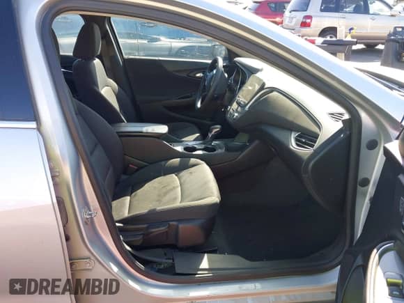 2022 Chevrolet Malibu LT z VIN 1G1ZD5ST9NF139833, wystawiony jako IAAI lot #43519704 z przebiegiem 62 390 mil mil oraz . Historia ofert i sprzedaży dostępna na DreamBid. Obrazek 5.