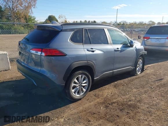 ✅ 2022 Toyota Corolla Cross LE • VIN: 7MUCAAAG5NV009458 • Lot: 43602100. Listed on IAAI with 33,797 mi. Free auction sales archive from the USA and detailed vehicle history report at DreamBid. Image 4.