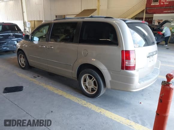 ✅ 2009 Chrysler Town & Country Touring • VIN: 2A8HR54X19R622986 • Lot: 42779570. Wystawiony na IAAI z przebiegiem 192 193 mil. Bezpłatny archiwum sprzedaży aukcyjnych z USA i szczegółowy raport historii pojazdu na DreamBid. Zdjęcie 3.