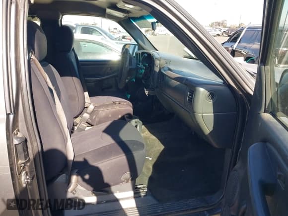 ✅ 2001 Chevrolet Silverado 1500 LS • VIN: 1GCEC19V41Z165192 • Lot: 41060816. Listed on IAAI with 265,933 mi. Free auction sales archive from the USA and detailed vehicle history report at DreamBid. Image 5.