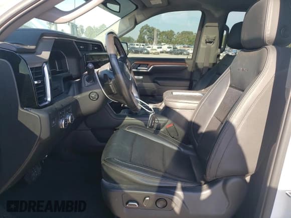 ✅ 2022 GMC Sierra 1500 • VIN: 3GTUUGET3NG636724 • Lot: 83799405. Wystawiony na Copart z przebiegiem Nie podano. Bezpłatny archiwum sprzedaży aukcyjnych z USA i szczegółowy raport historii pojazdu na DreamBid. Zdjęcie 7.