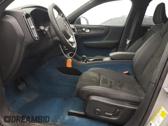 ✅ 2023 Volvo XC40 Ultimate • VIN: YV4ED3UM7P2946892 • Lot: 54589715. Listed on Copart with 20,301 mi. Free auction sales archive from the USA and detailed vehicle history report at DreamBid. Image 7.