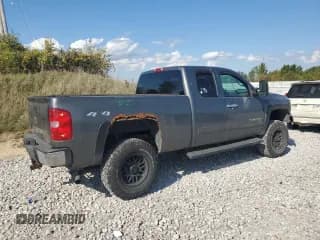 ✅ 2011 Chevrolet Silverado 1500 LS • VIN: 1GCRKREA4BZ437926 • Lot: 84583095. Listed on Copart with 174,033 mi. Free auction sales archive from the USA and detailed vehicle history report at DreamBid. Image 3.