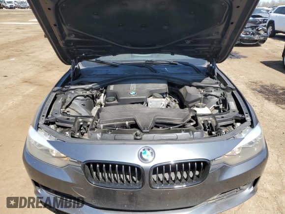 ✅ 2015 BMW 3 Series 320i xDrive • VIN: WBA3C3G51FNS75621 • Lot: 54325925. Wystawiony na Copart z przebiegiem 91 002 mil. Bezpłatny archiwum sprzedaży aukcyjnych z USA i szczegółowy raport historii pojazdu na DreamBid. Zdjęcie 11.