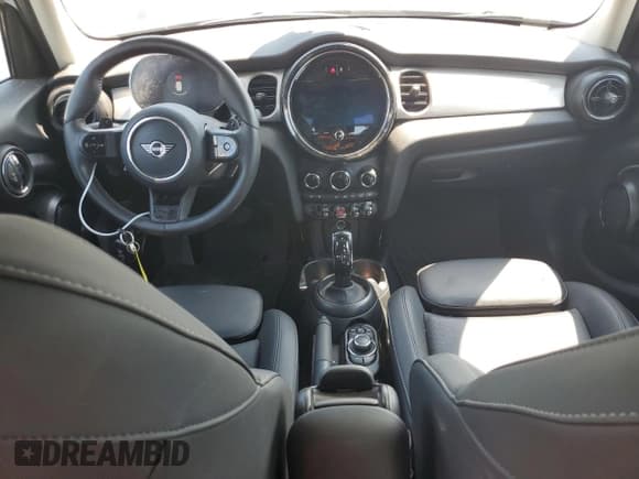 ✅ 2024 MINI Hardtop 4 Door Cooper S • VIN: WMW53DK04R2U84853 • Lot: 61779785. Wystawiony na Copart z przebiegiem 15 231 mil. Bezpłatny archiwum sprzedaży aukcyjnych z USA i szczegółowy raport historii pojazdu na DreamBid. Zdjęcie 8.