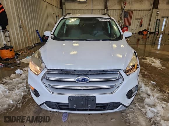✅ 2018 Ford Escape SE • VIN: 1FMCU9GD5JUC63010 • Lot: 96084075. Wystawiony na Copart z przebiegiem 60 259 mil. Bezpłatny archiwum sprzedaży aukcyjnych z USA i szczegółowy raport historii pojazdu na DreamBid. Zdjęcie 5.