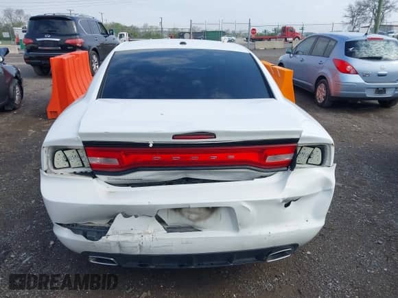 ✅ 2014 Dodge Charger RT • VIN: 2C3CDXCT3EH342422 • Lot: 41923310. Wystawiony na IAAI z przebiegiem 236 320 mil. Bezpłatny archiwum sprzedaży aukcyjnych z USA i szczegółowy raport historii pojazdu na DreamBid. Zdjęcie 16.