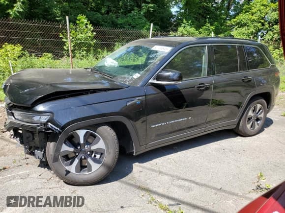 ✅ 2023 Jeep Grand Cherokee • VIN: 1C4RJYB64PC665481 • Лот: 62700645. Опубликован ранее на Copart с пробегом 26 241 миль. Бесплатный доступ к архиву аукционных продаж из США и подробный отчёт об истории автомобиля на DreamBid. Изображение 1.