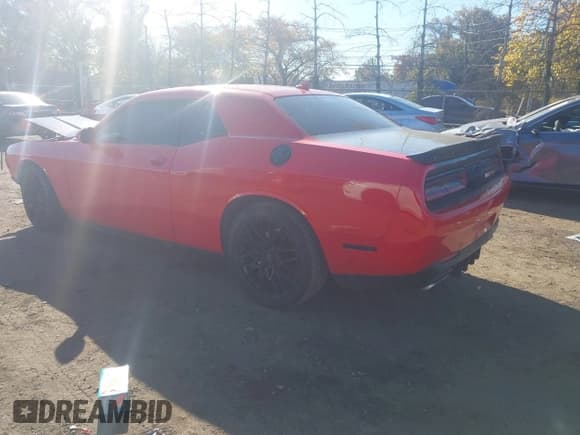 ✅ 2016 Dodge Challenger R/T Scat Pack • VIN: 2C3CDZFJ0GH329927 • Lot: 43537695. Wystawiony na IAAI z przebiegiem 108 213 mil. Bezpłatny archiwum sprzedaży aukcyjnych z USA i szczegółowy raport historii pojazdu na DreamBid. Zdjęcie 3.