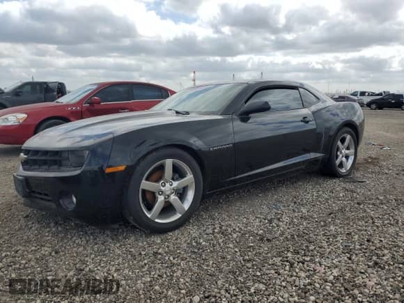 2012 Chevrolet Camaro 2LT z VIN 2G1FC1E33C9116483, wystawiony jako Copart lot #48745275 z przebiegiem 130 115 mil mil oraz Szkoda całkowita • Salvage title. Historia ofert i sprzedaży dostępna na DreamBid. Obrazek 1.