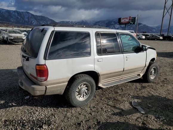 ✅ 2000 Mercury Mountaineer • VIN: 4M2DU66P8YUJ15148 • Lot: 84107204. Listed on Copart with 194,511 mi. Free auction sales archive from the USA and detailed vehicle history report at DreamBid. Image 3.
